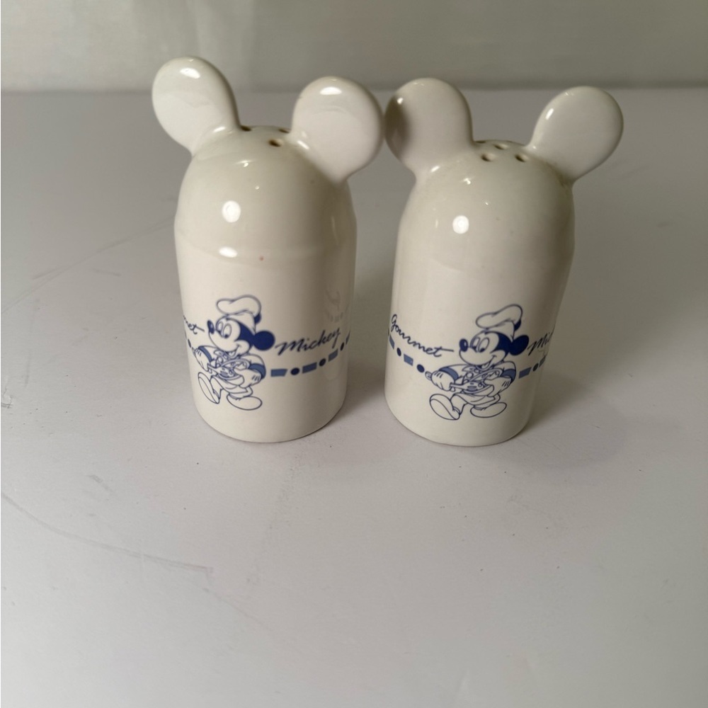 Disney PAIR Ceramic Gourmet Mickey Salt & Pepper Shakers White And Blue